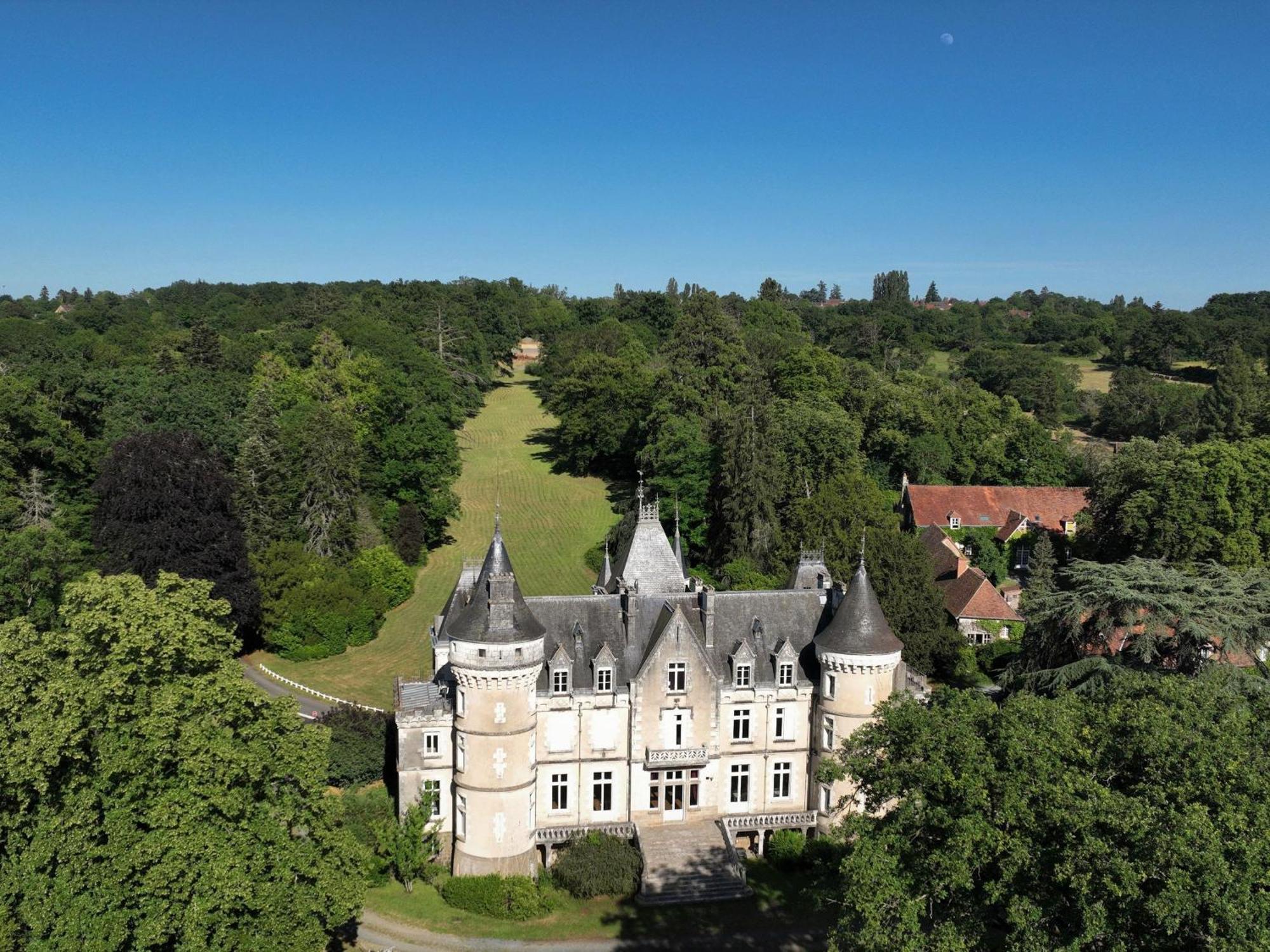 Sejour De Charme Au Chateau Avec Petit-Dejeuner Et Parking - Fr-1-591-705 Cluis Екстер'єр фото