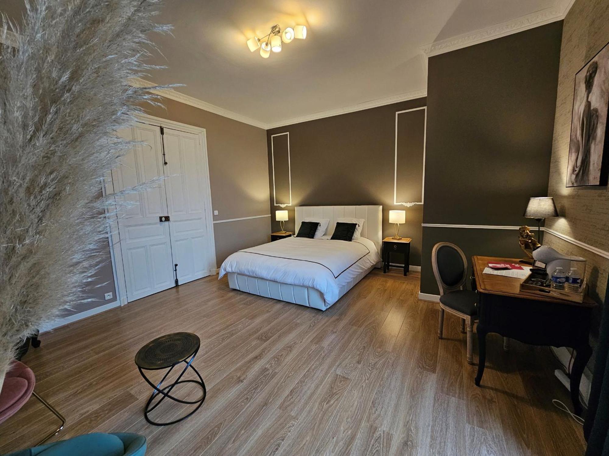 Sejour De Charme Au Chateau Avec Petit-Dejeuner Et Parking - Fr-1-591-705 Cluis Екстер'єр фото
