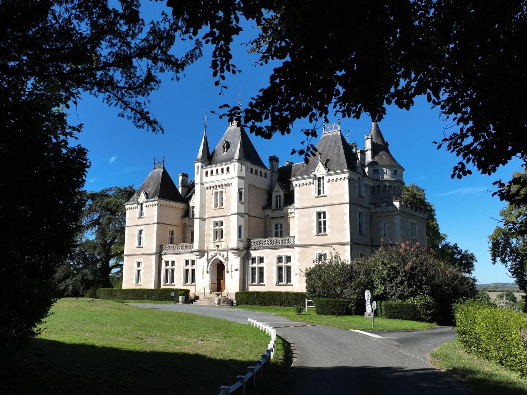 Sejour De Charme Au Chateau Avec Petit-Dejeuner Et Parking - Fr-1-591-705 Cluis Екстер'єр фото